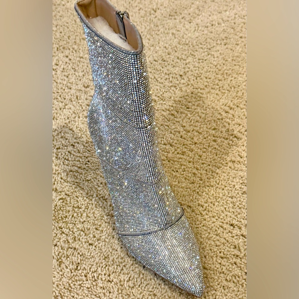 New Steve Madden Winona Rhinestone Booties size 11